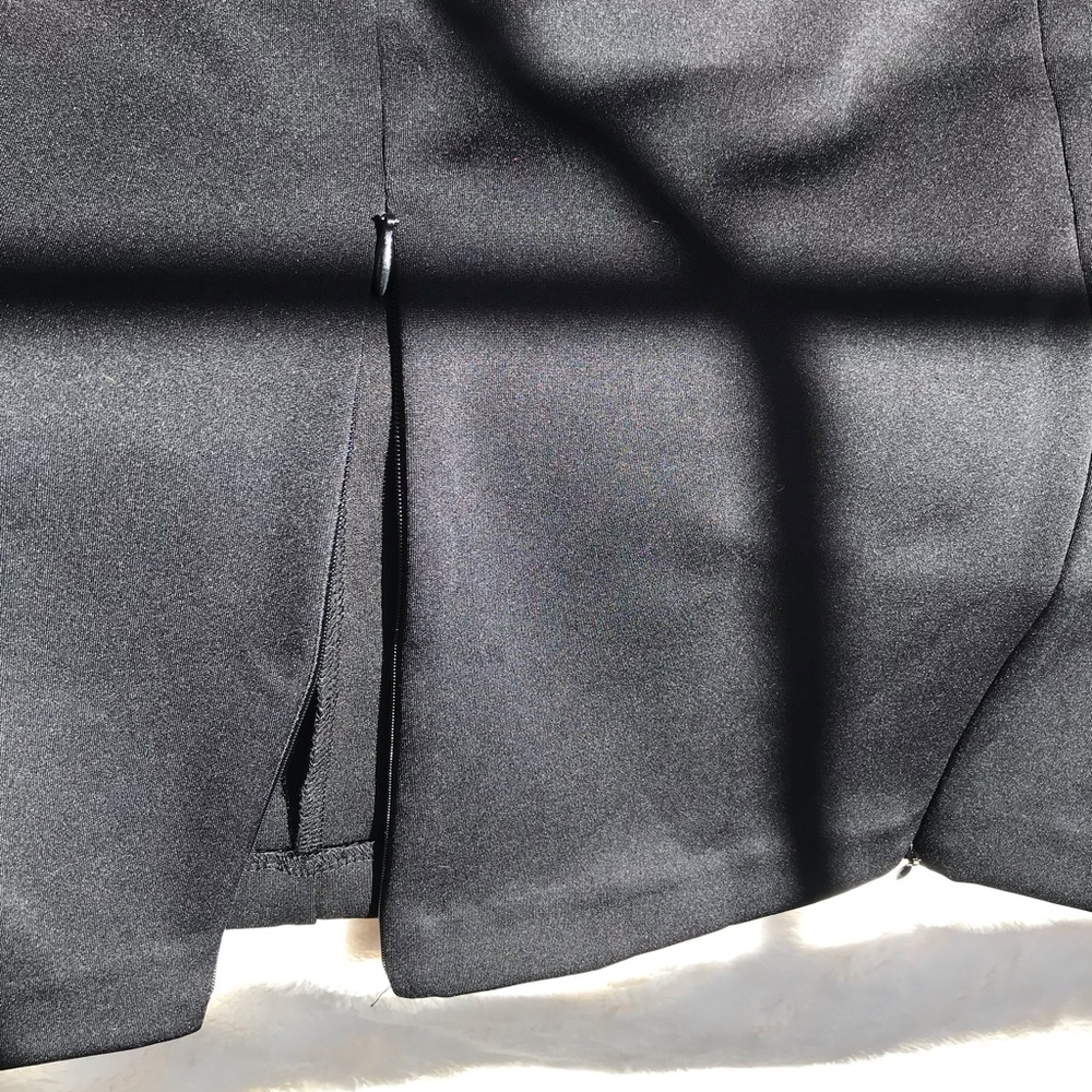 Pencil skirt with two front zippers